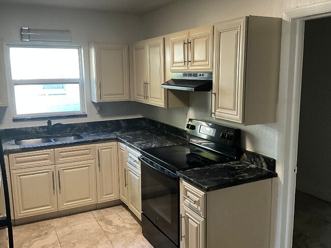 Building Photo - 10924 124th Ave N