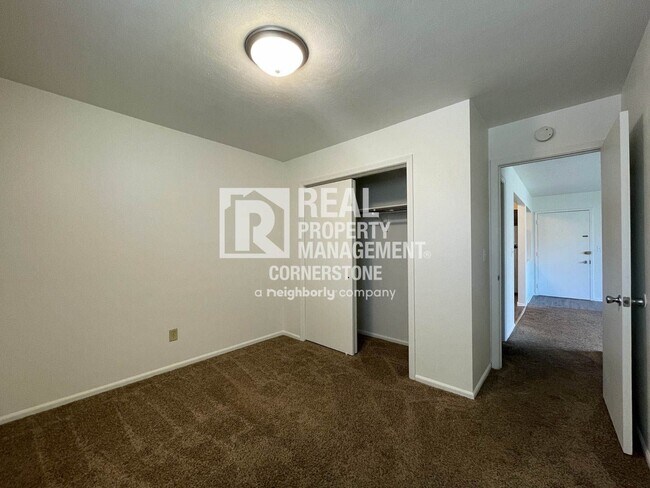 Building Photo - Bright 2-Bedroom with Private Deck & Heat ...