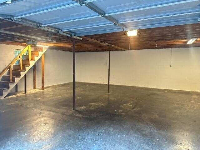 Building Photo - 4045 Brookcrest Dr