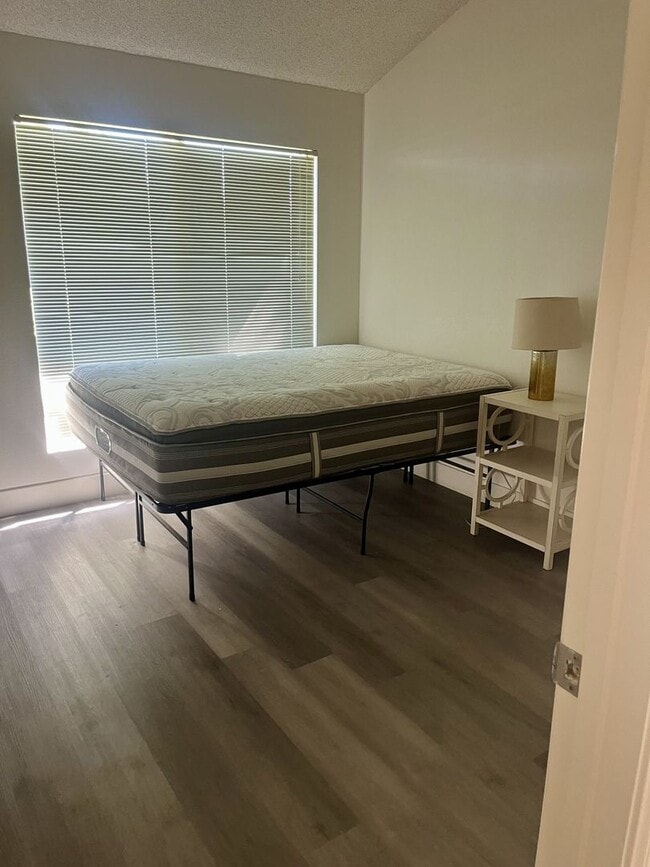 Building Photo - Beautiful Newly Remodeled 3 Bedroom 2 Bath...