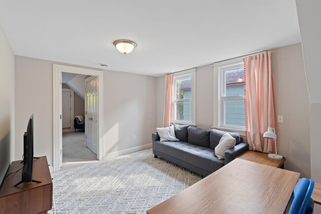 Primary Photo - 3 Bedroom Bungalow in Riverwest