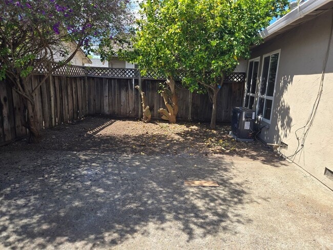 Building Photo - Henderson