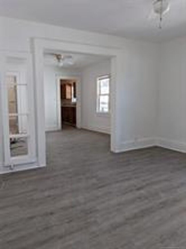 Building Photo - Come check out this cozy duplex right off ...