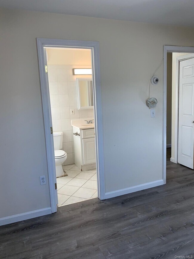 Building Photo - 51 Schneider Ave