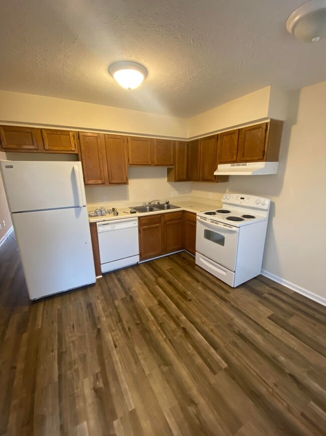 Building Photo - 2119 Rock Creek Dr