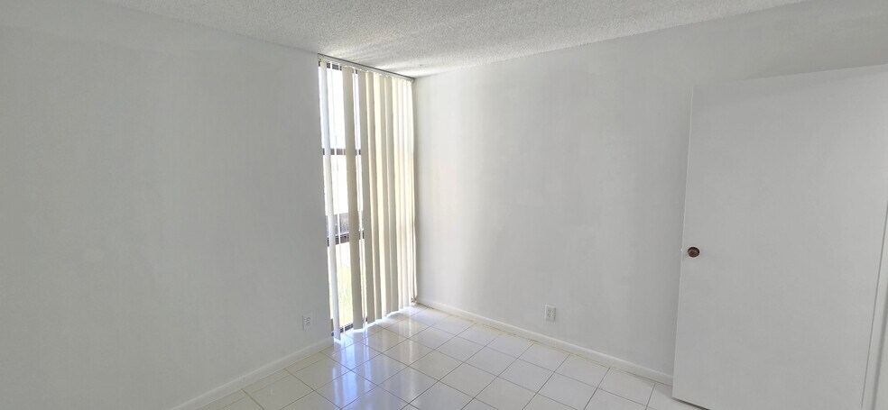 Second bedroom - 16919 N Bay Rd