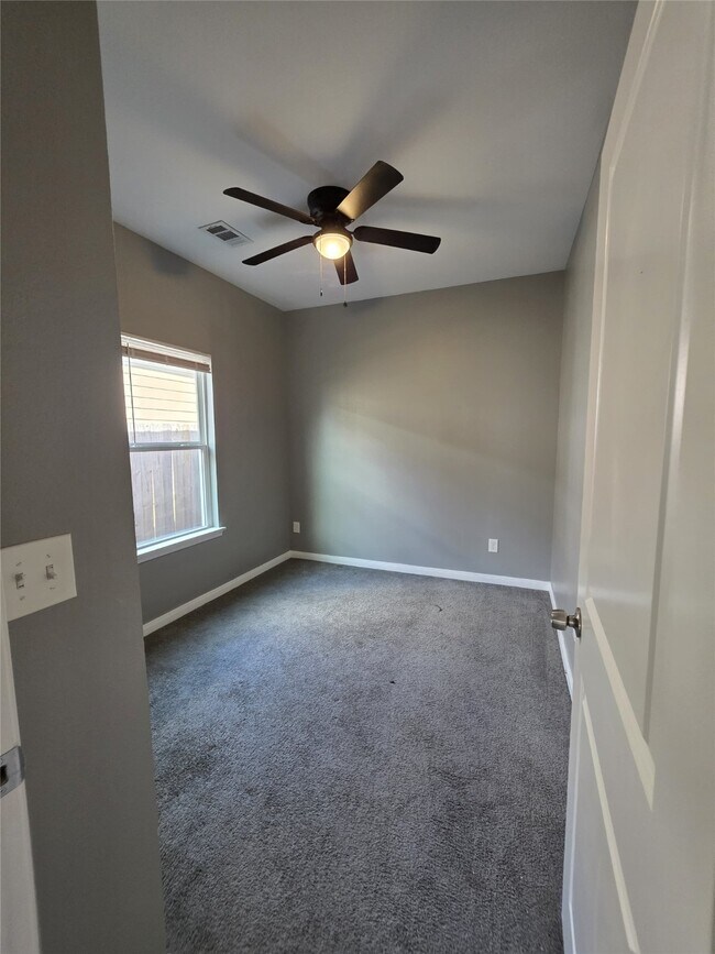Building Photo - 825 Omeara