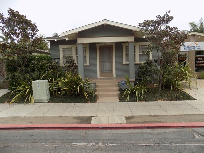 Building Photo - R0463