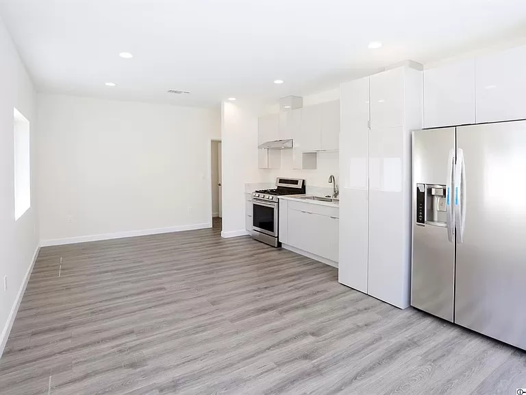 Building Photo - 7523 Milwood Ave