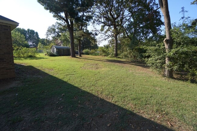 Building Photo - 2 bed, 1 bath Duplex