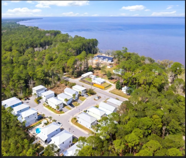 Building Photo - 29 Lighthouse Pointe Blvd