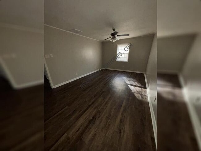 Building Photo - 28 Countrywood St