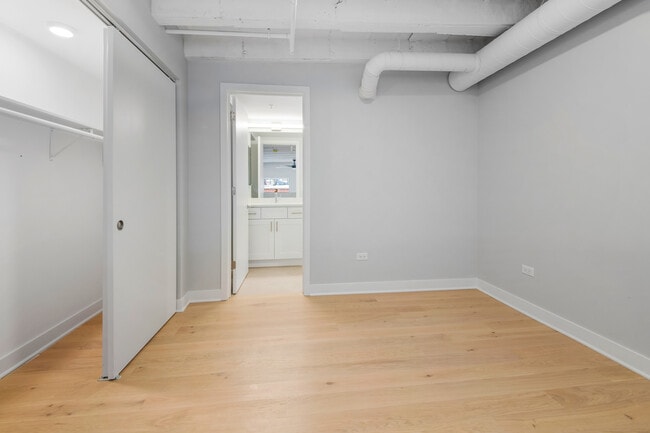 Building Photo - 4637 N Ashland Ave