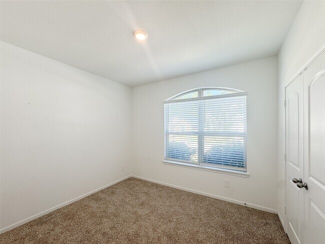 Building Photo - 519 Newcomb Holw Dr