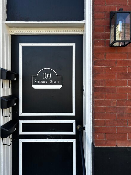 Building Photo - 109 Sedgwick St