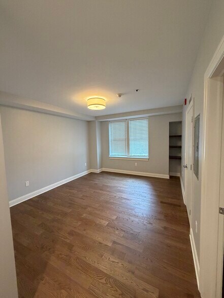 Building Photo - 525 W Lafayette Blvd