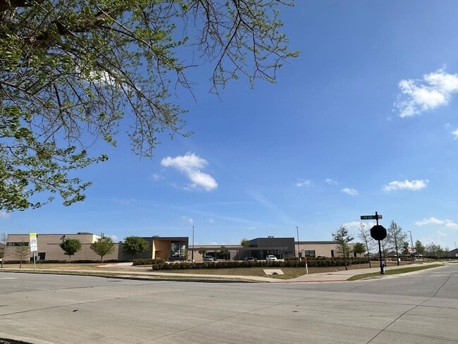 Building Photo - 1704 Dunbrook Rd