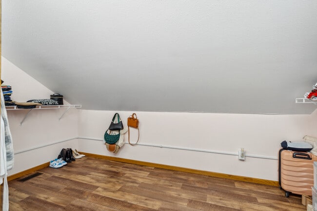 Building Photo - 189 Stephans St