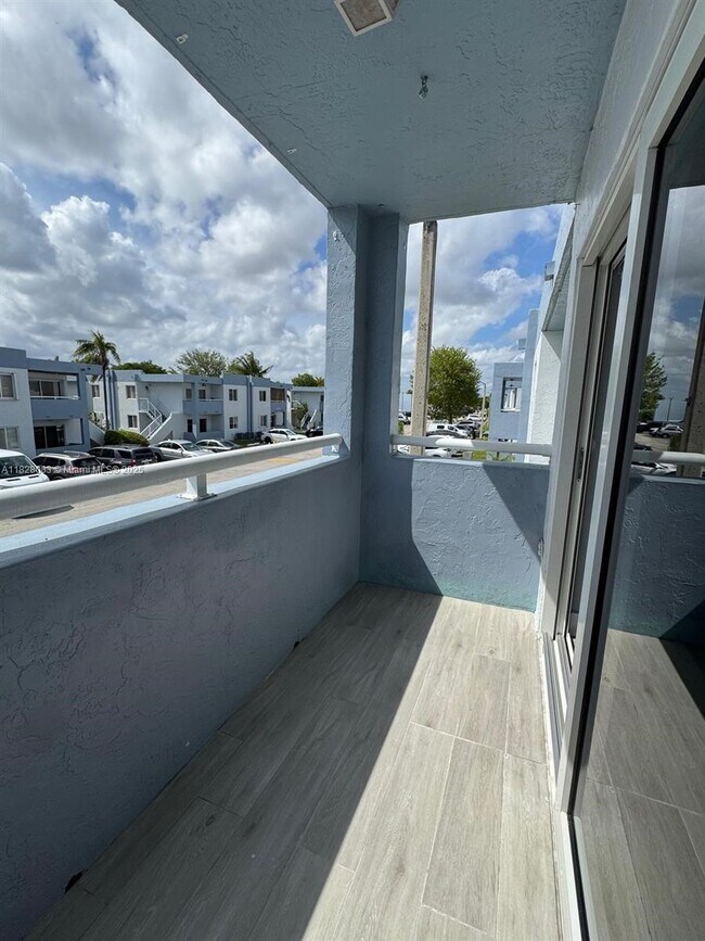 Building Photo - 6221 SW 131st Ct