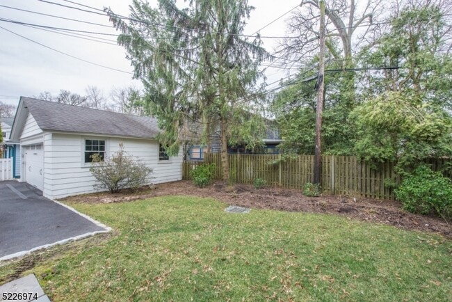 Building Photo - 34 Oakwood Ave