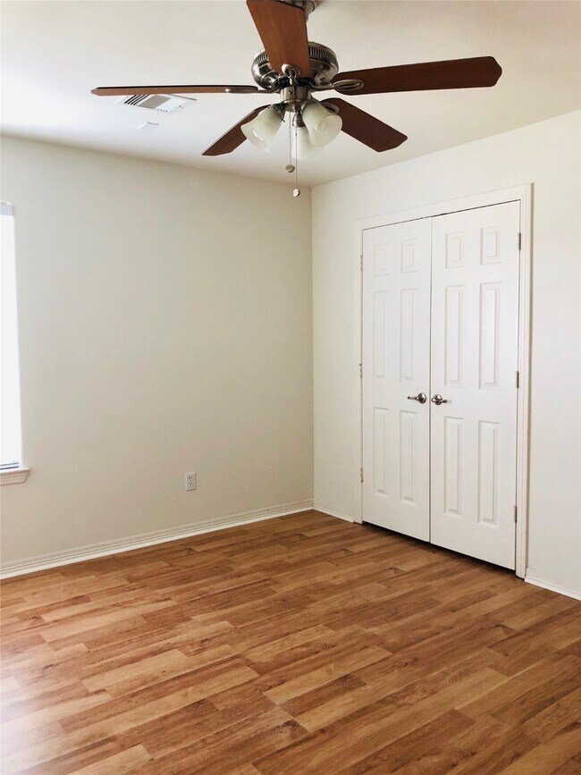 Building Photo - 2865 Westhollow Dr