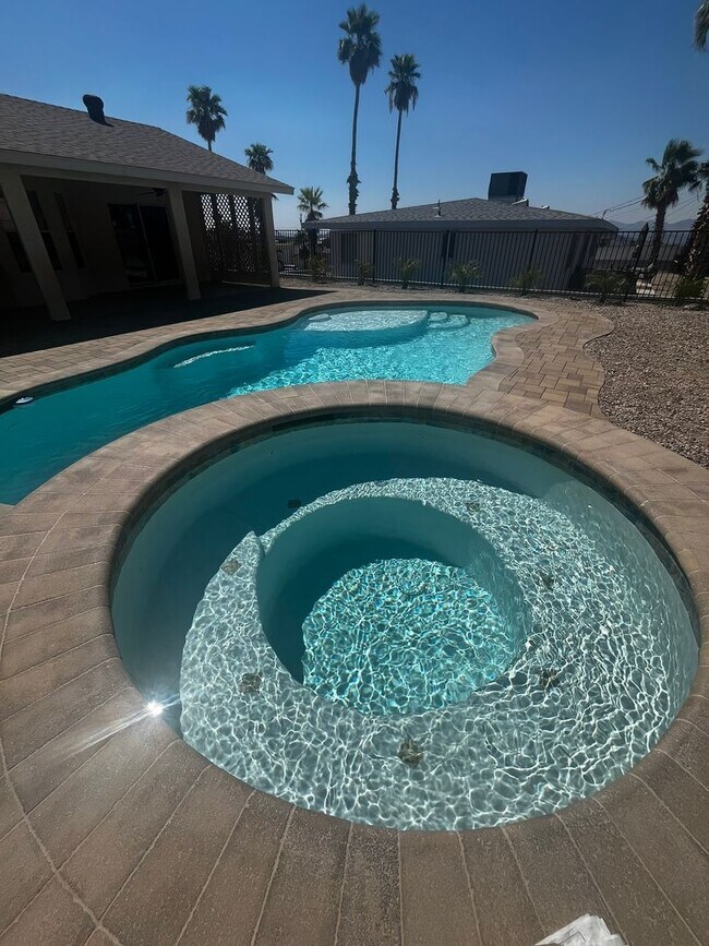 Building Photo - 3 Bedroom - 2 Bath - POOL HOME