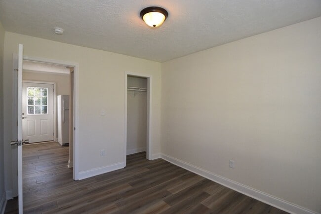 Building Photo - Recently Renovated 3 Bedroom House - Section 8 Welcome