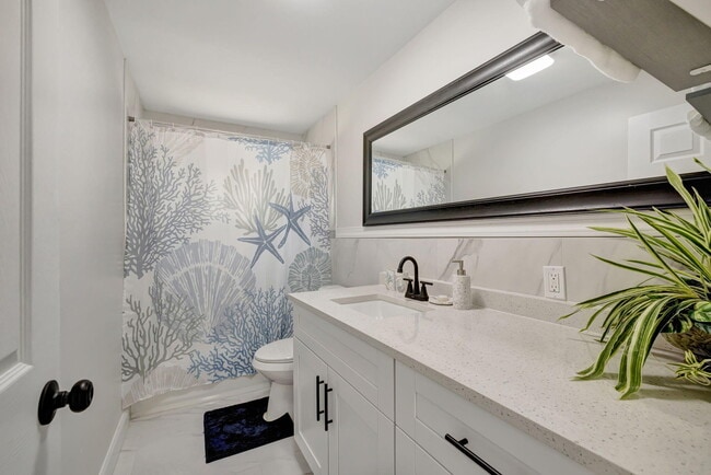 Building Photo - 1911 Cypress Ave