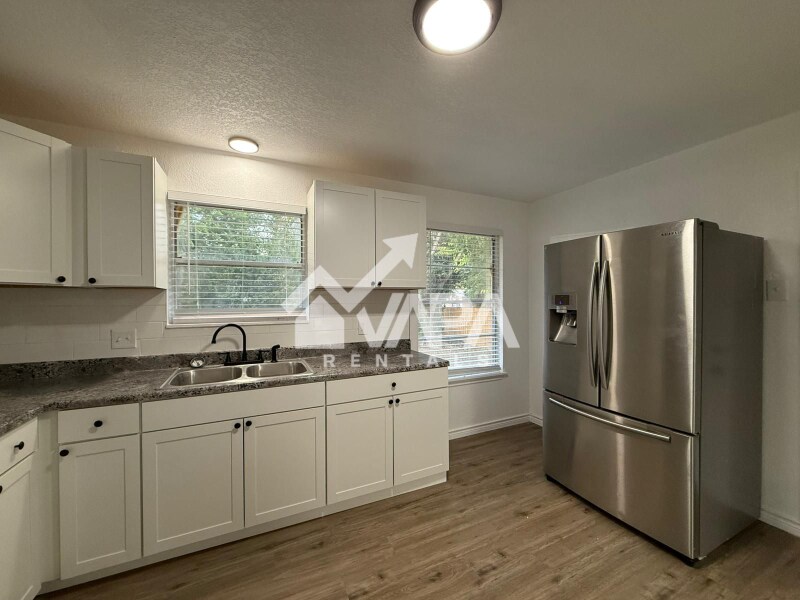 Building Photo - 530 Artemis Dr