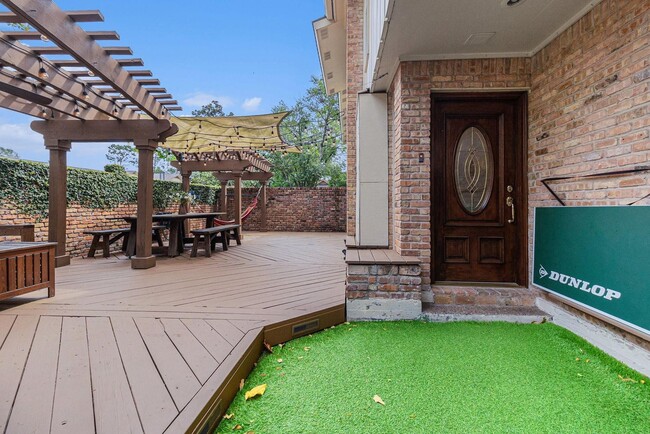 Building Photo - Updated 2-Bed, 2.5-Bath Patio Home Near Up...