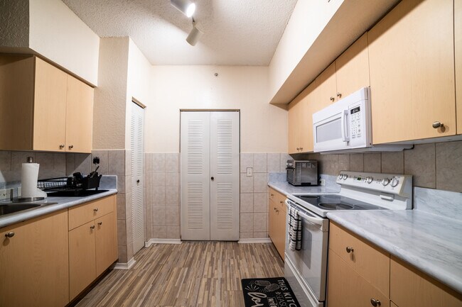 Building Photo - 360 Crestwood Cir