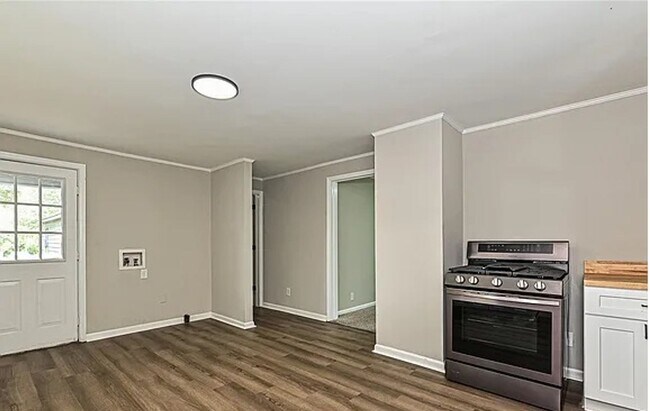 Building Photo - 225 Charlesvoix Ave