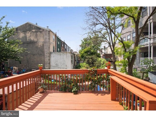 Building Photo - 132 W Thompson St