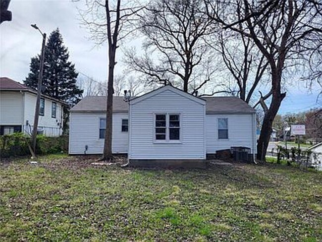 Building Photo - 6156 Jackson Ave