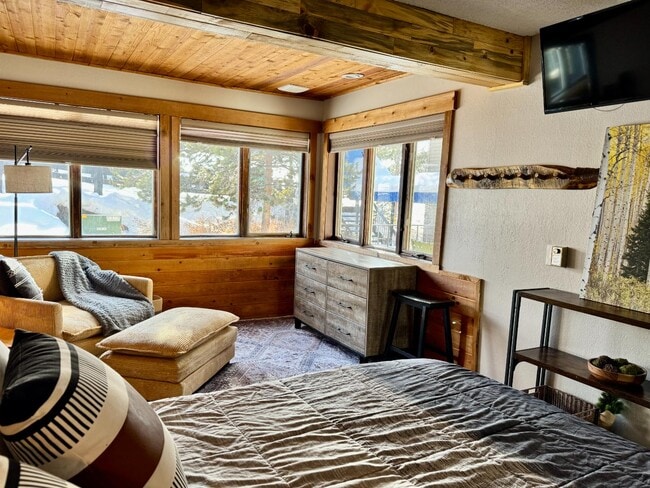 Building Photo - 96 Mountainside Dr