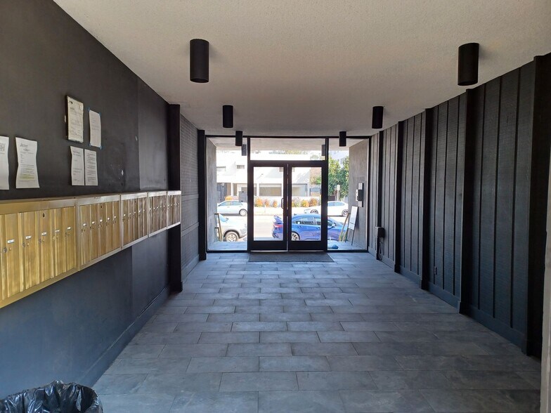 Building Photo - 7347 Haskell Ave