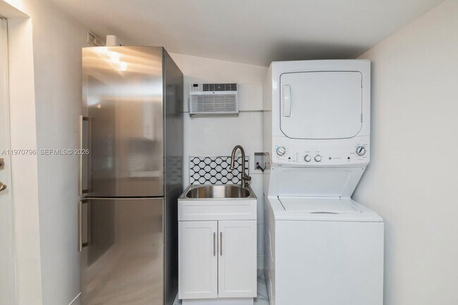 Building Photo - 1880 SW 15th St