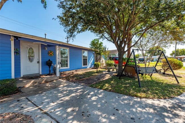 Building Photo - 1310 Harris Way