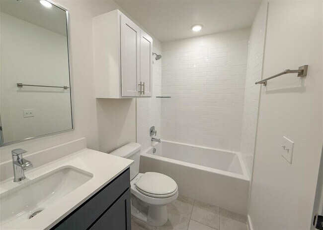 Building Photo - 13112 Maplewood Ave