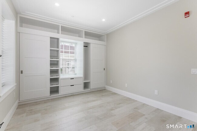 Building Photo - 1990 Bronson Rd