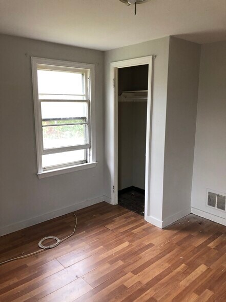 Building Photo - 211 Shoshone St