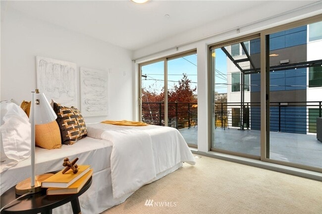 Building Photo - Amazing Capitol Hill Townhome 2/2.5 with 2...