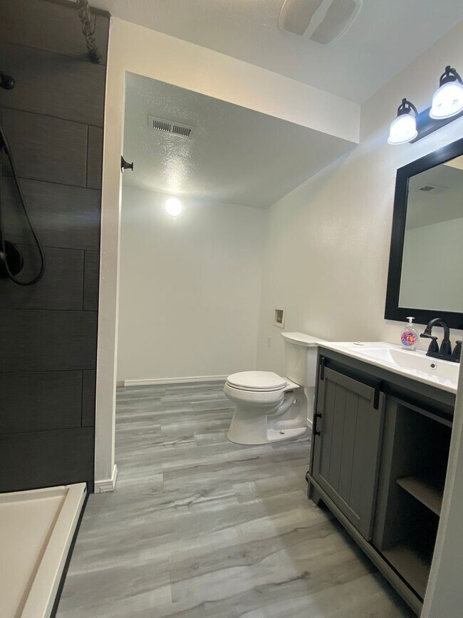 Building Photo - 4 bedrooms 3 baths-Mead School District Ho...