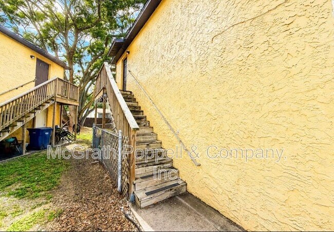 Building Photo - 3826 Lakeshore Dr