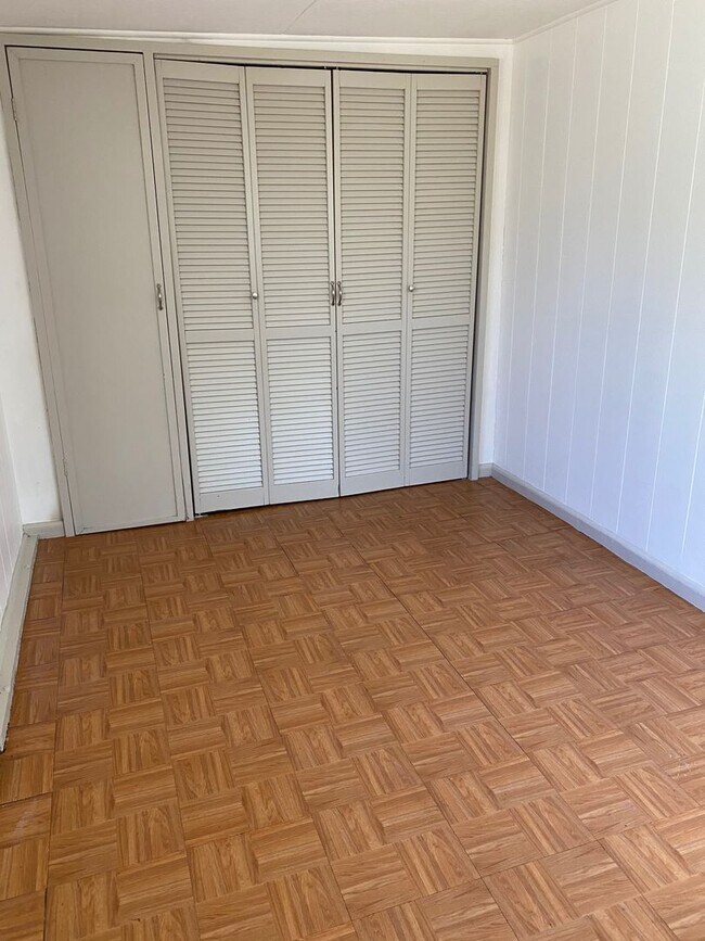 Building Photo - Waipahu: Studio 1 bath apartment located behind the garage