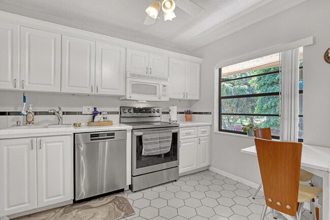 Building Photo - 21662 Arriba Real