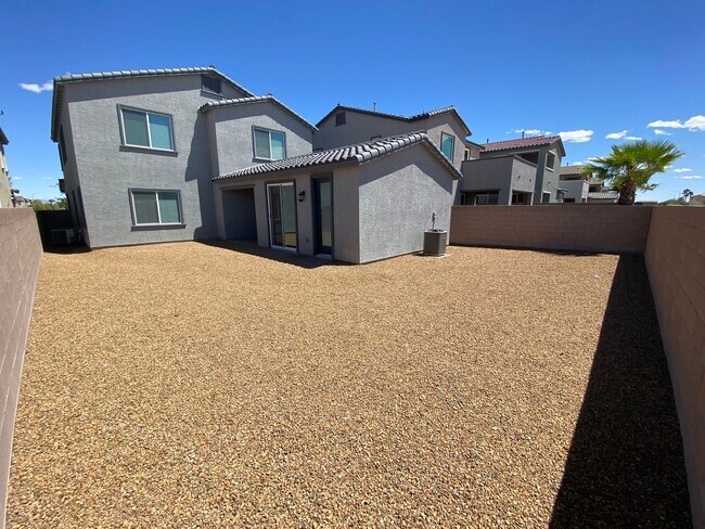Building Photo - Beautiful 4 bed/3.5 bath home located in N...