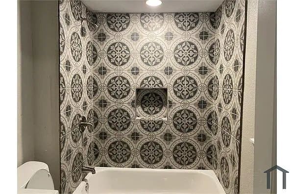 Building Photo - 806 4th Ave N