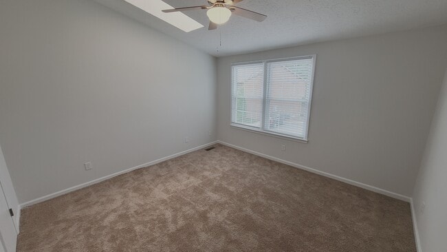 Building Photo - 301 Hickory Pl