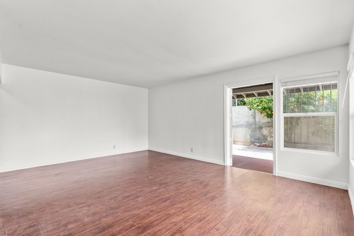 Building Photo - 1142 Serrano Ave